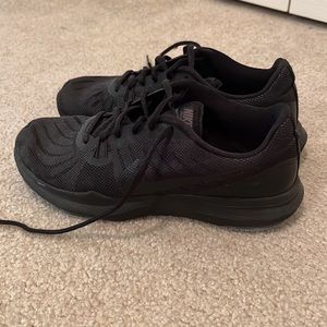 Black Nike tennis shoes